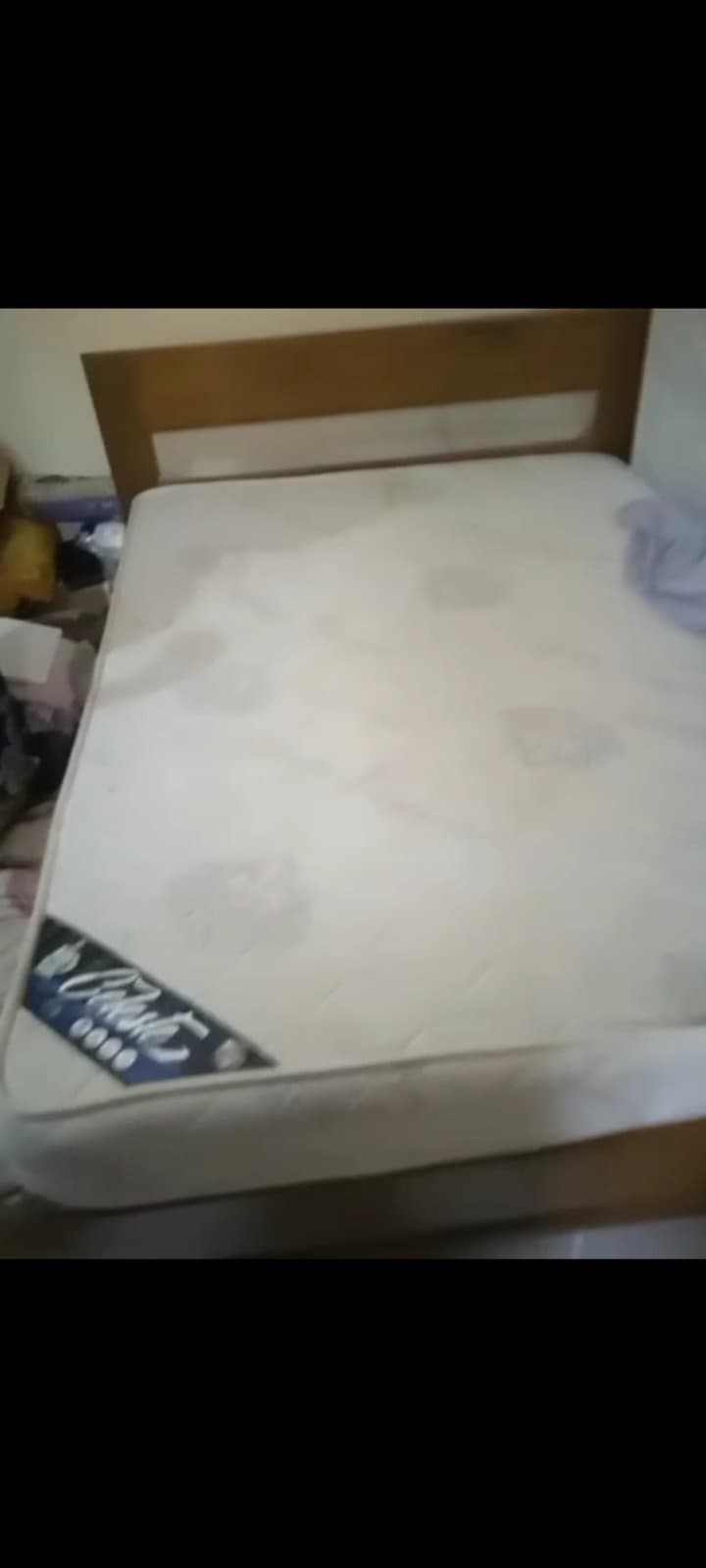 Lit Matelasier(commode) avec matelas 