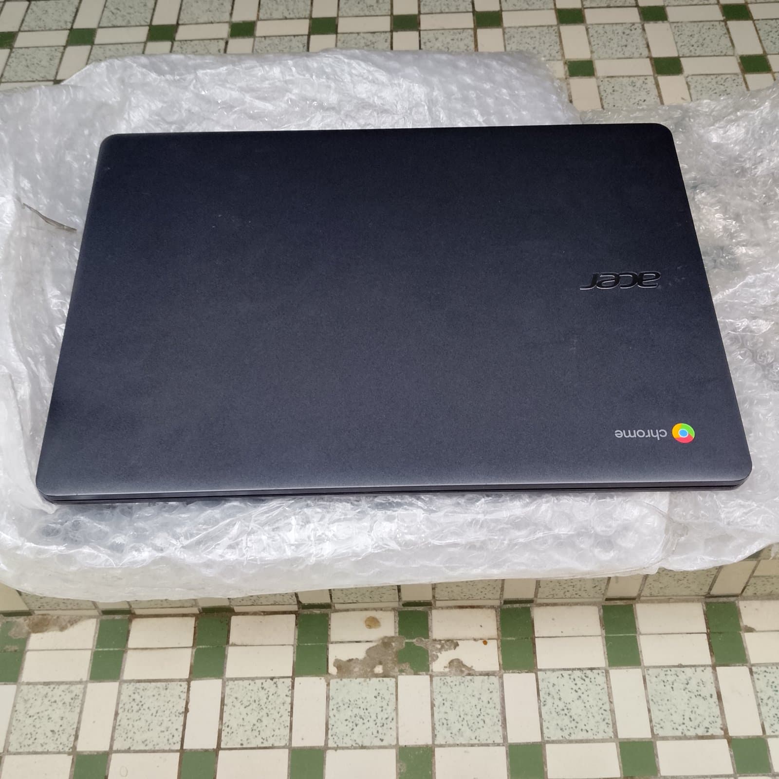 Ordinateur Acer chrome  — photo 1