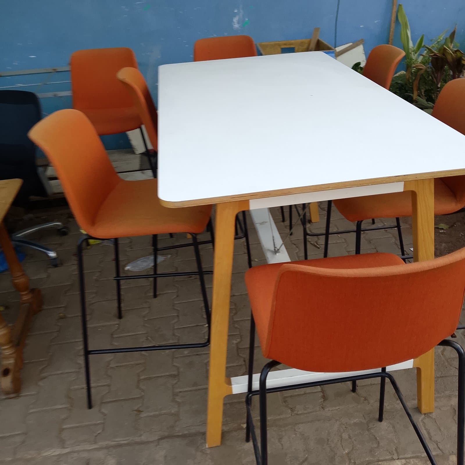 Table plus 6 chaises — photo 1