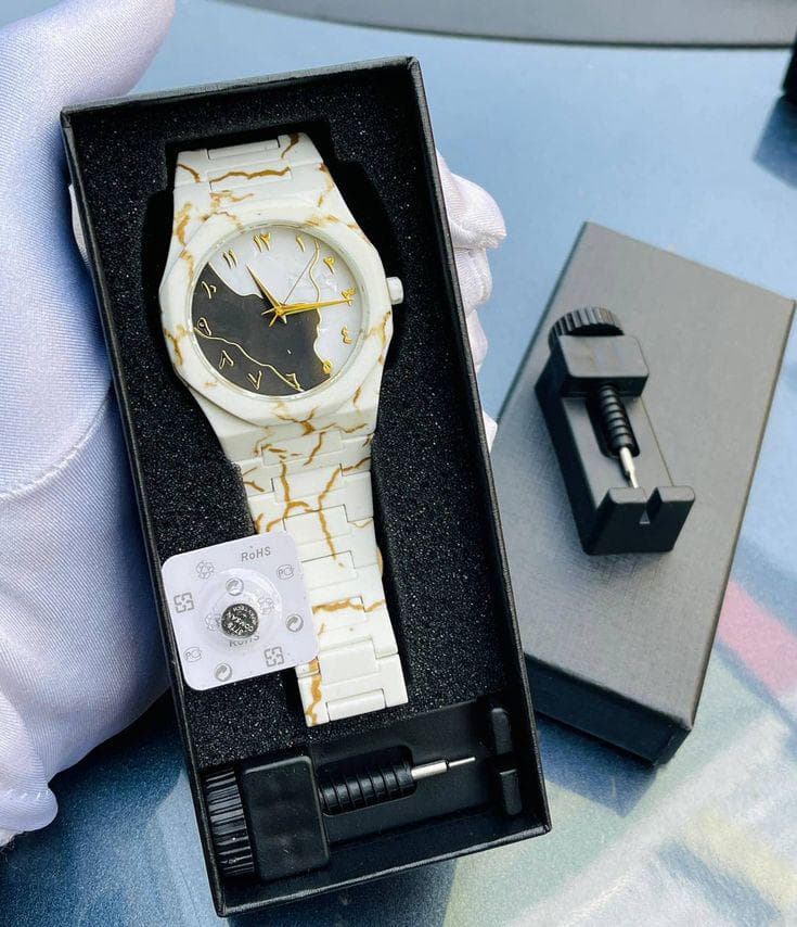 Montre Poly Carbone Avec Boîte Disponible  — photo 1