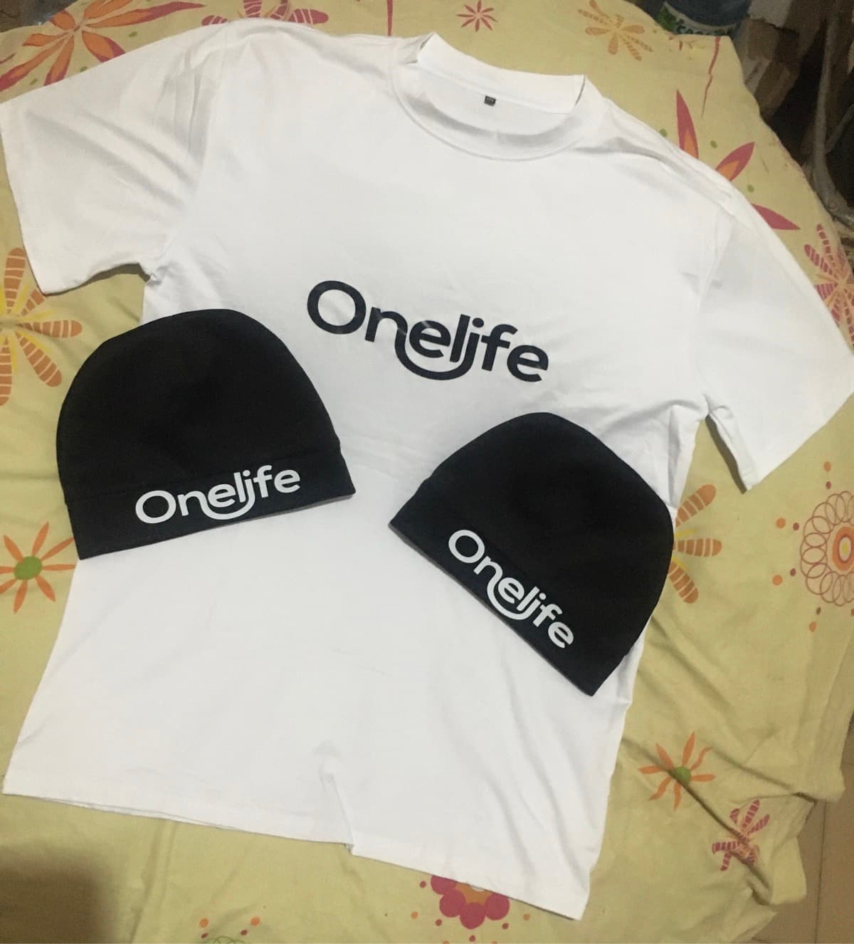 vente de vetement et bonnet  — photo 1