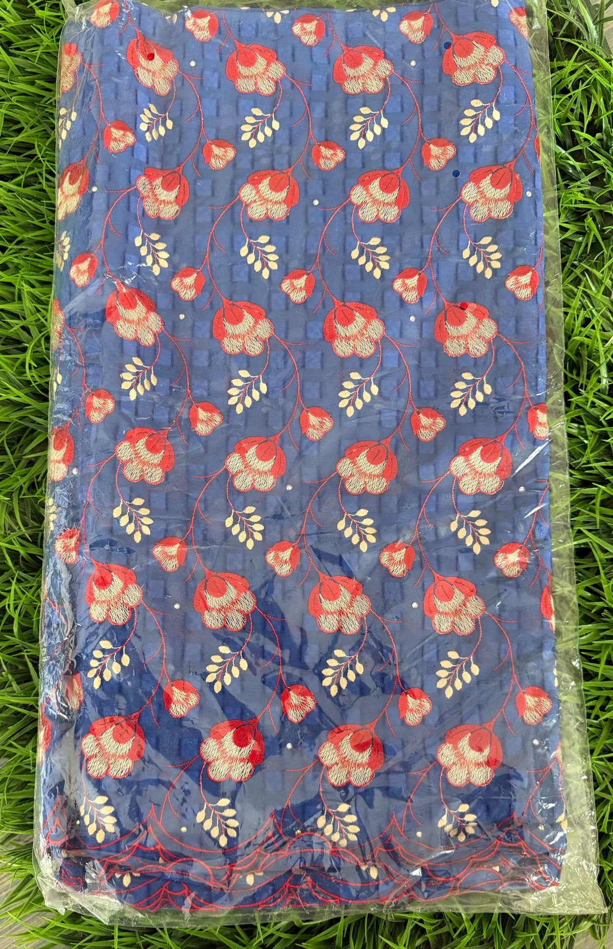 Voile brodée à carreaux 
