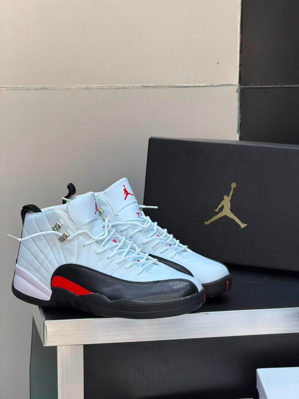Chaussures Jordan 12 All Color Disponible