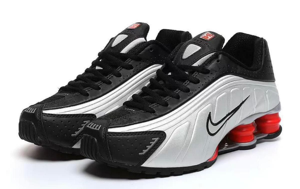 Chaussures Nike Shox Disponible
